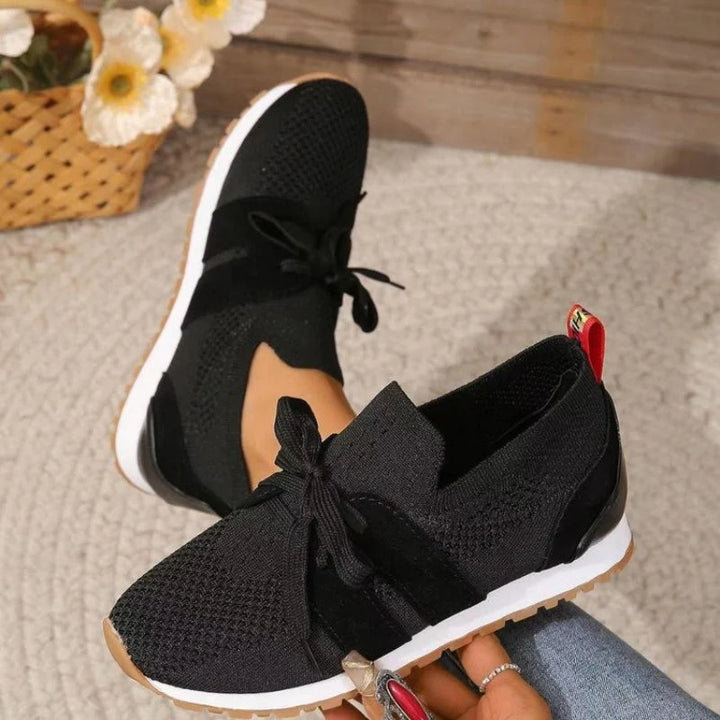 Sneakersy damskie sportowe czarne z dzianinową cholewką i wiązaniem, białą podeszwą z brązowym wykończeniem