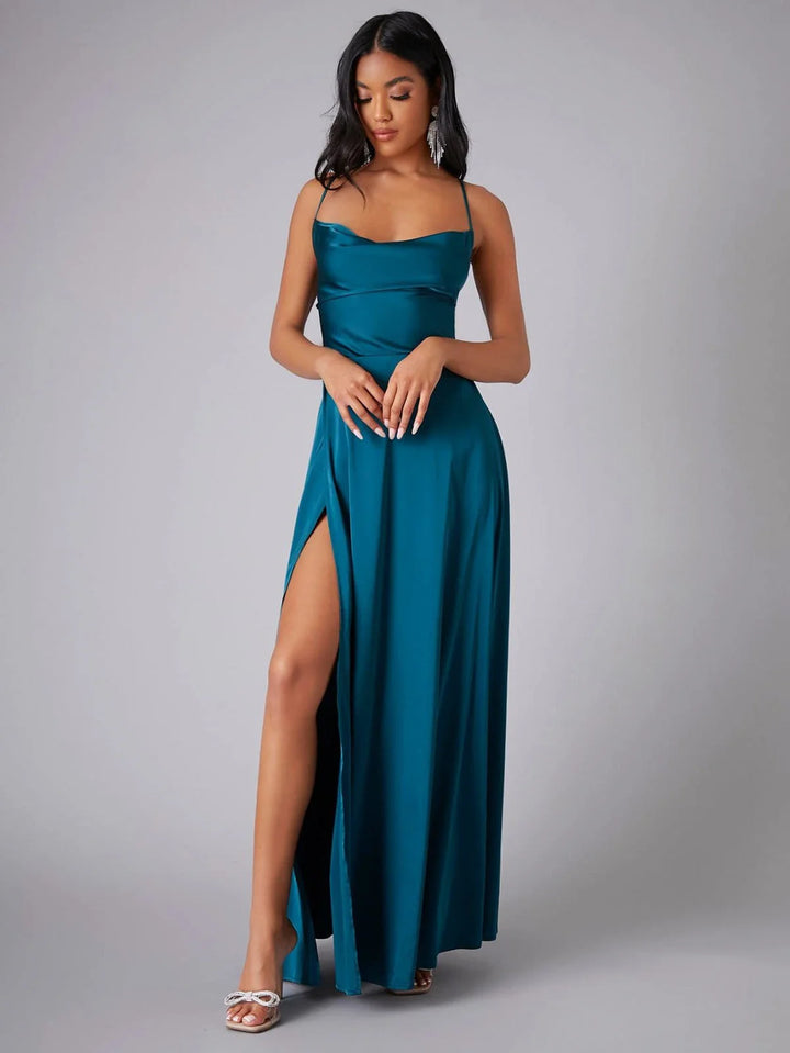 Elegancka sukienka maxi z dekoltem cowl i gładką tkaniną o satynowym połysku