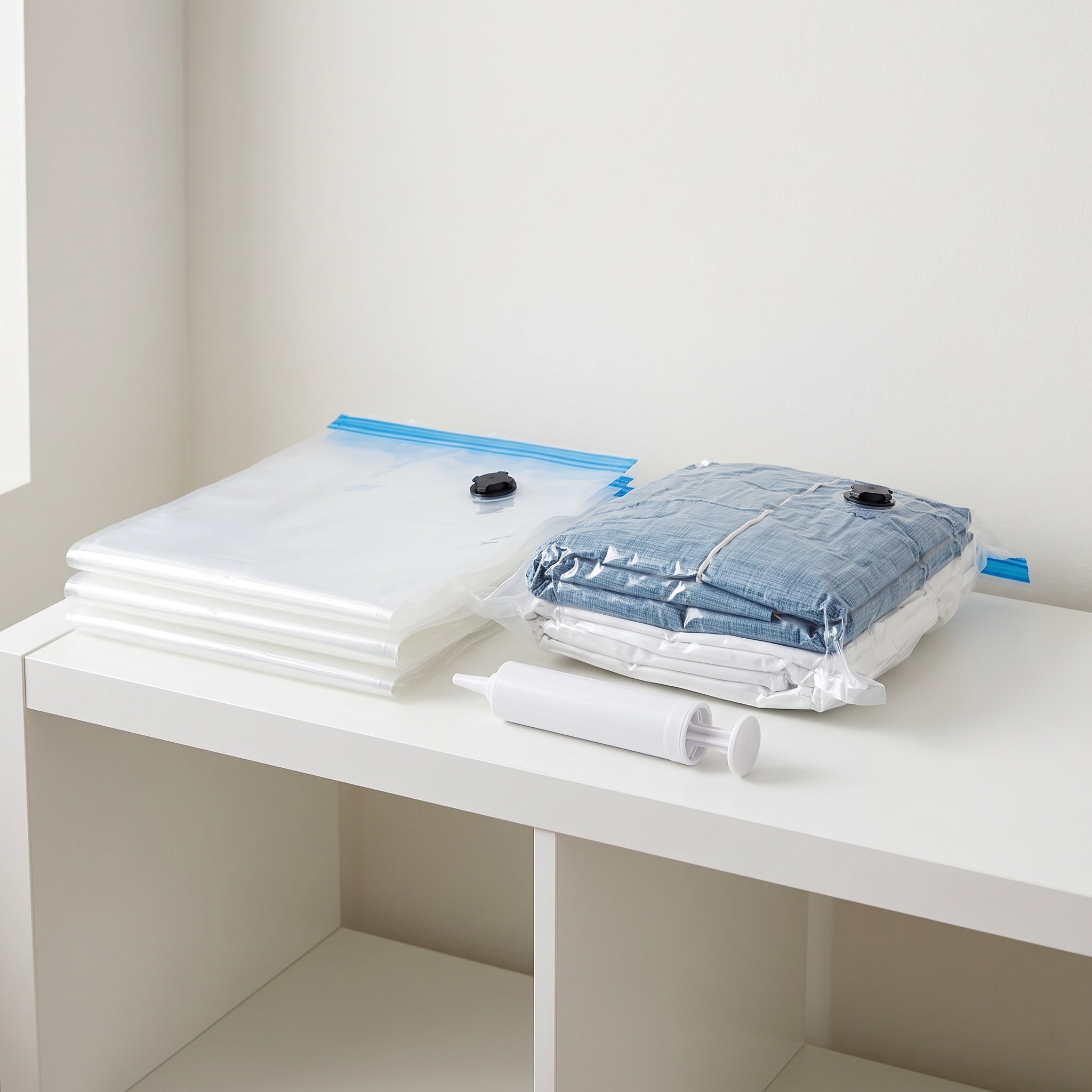 Vacuum Storage Bags: Hand Pump, Four Pack