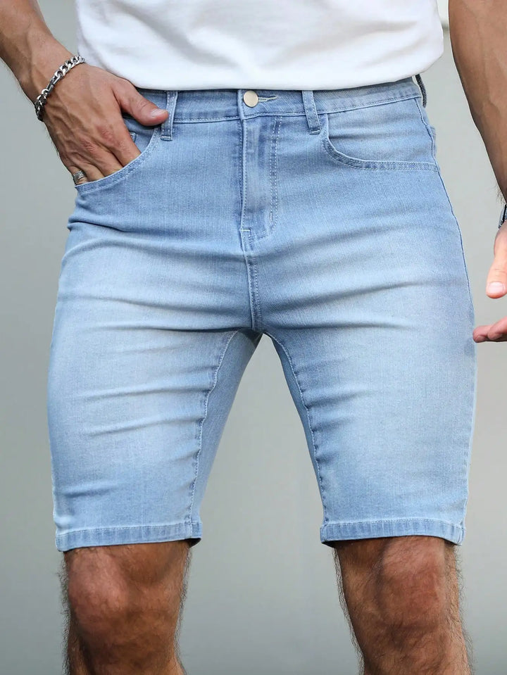 Szorty jeansowe męskie slim fit w jasnym niebieskim odcieniu z efektem sprania i podwiniętymi brzegami